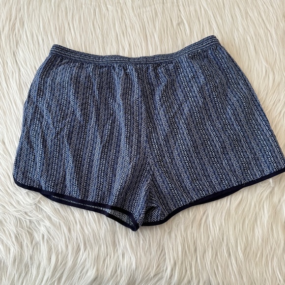 Gap Blue White Print Short - Picture 4 of 4